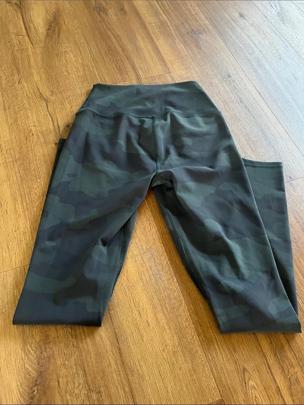 ALO Yoga Girls' Camo High-Waist Leggings - Dark Green/Black